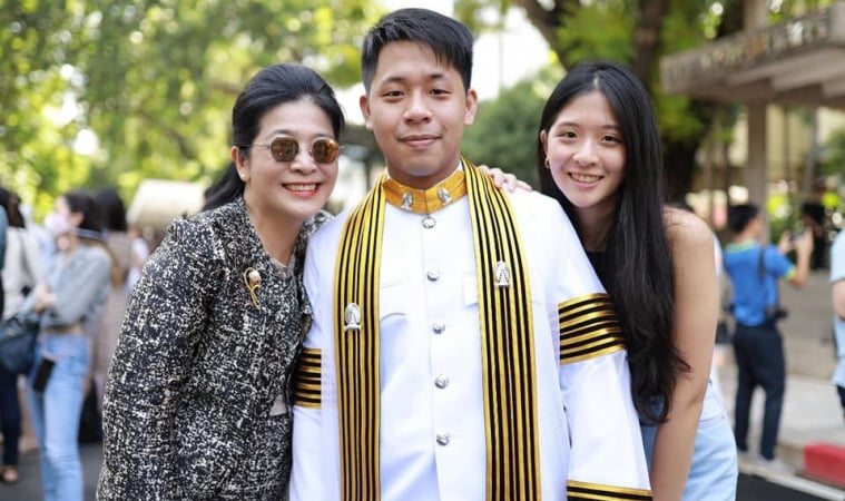 ครอบครัวอบอุ่น 'คุณหญิงหน่อย' ปลื้มบุตรชาย เรียบจบเศรษฐศาสตร์ จุฬาฯ